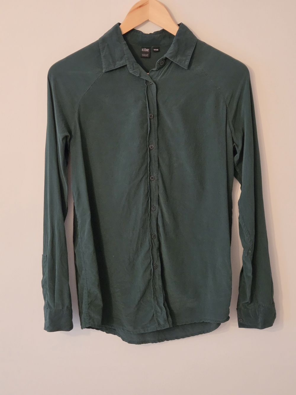Icone Silk Women's Dark Green Long-Sleeve Button Shirt